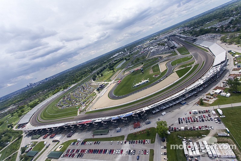 indycar-indy-500-2014-the-view-of-indianapolis-motor-speedway-from-kurt-busch-s-helicopter